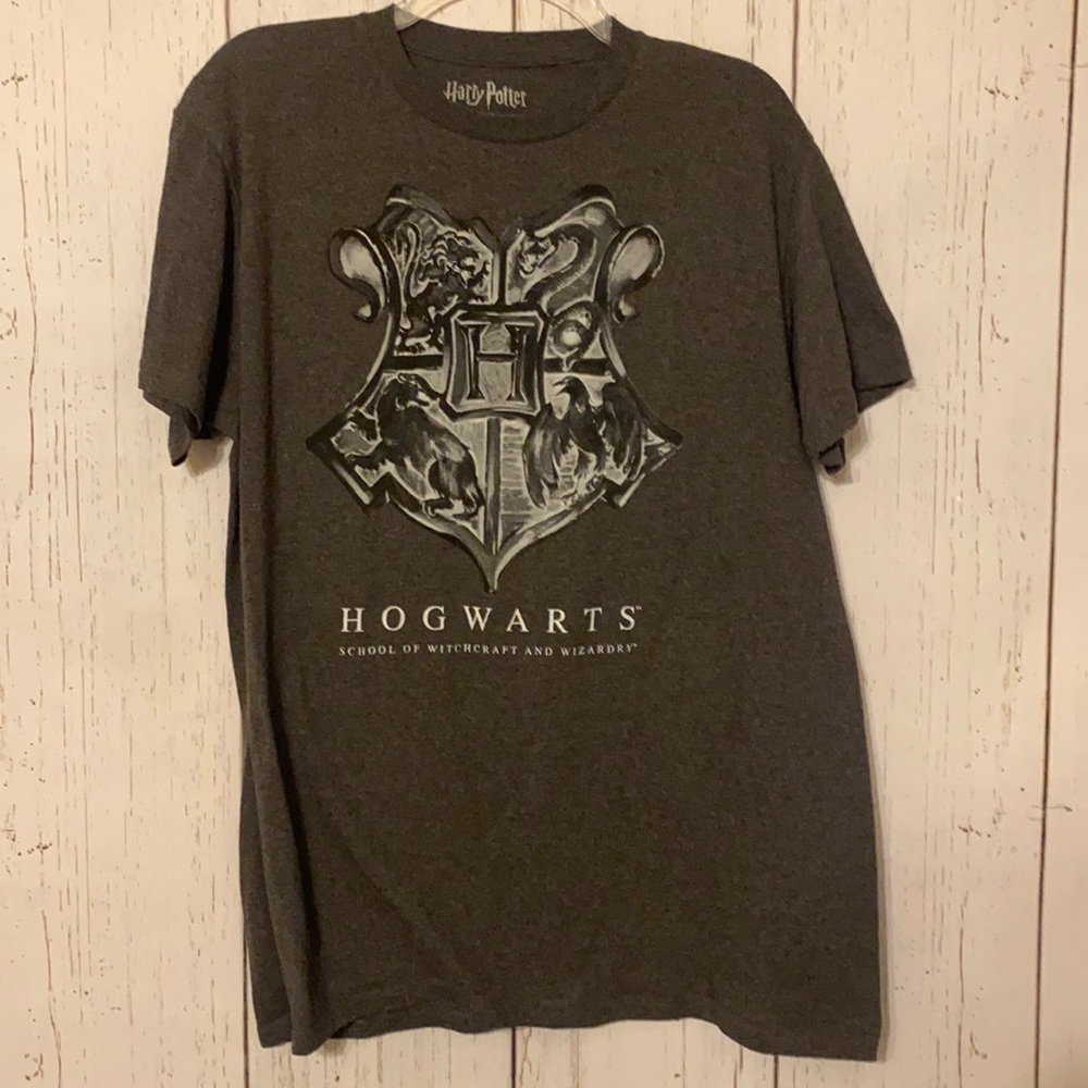 Harry Potter gray tee shirt with Hogwarts crest